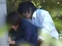 あの二人付き合ってたの!?学校ではおとなしい男女が公園でエッチしてた