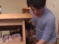 姉に彼氏を寝取られた!妹の彼氏のチンチンをグリグリしてたら一線を越えた